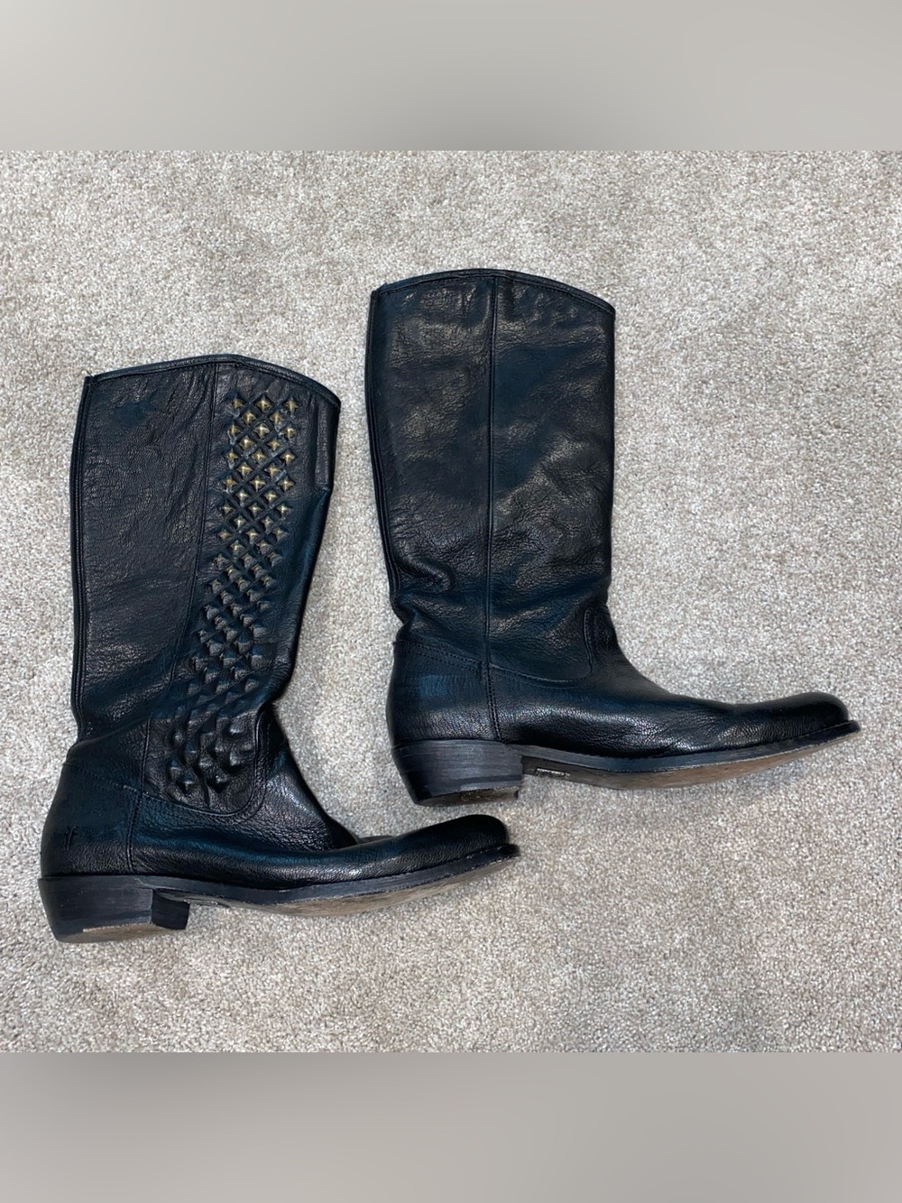 FRYE Rider Pyramid Pull On Black Soft Leather Boots Size 8.5 Studded Western